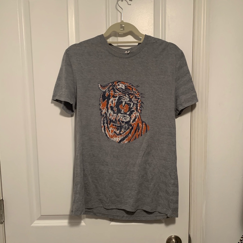 Grey tiger t shirt
